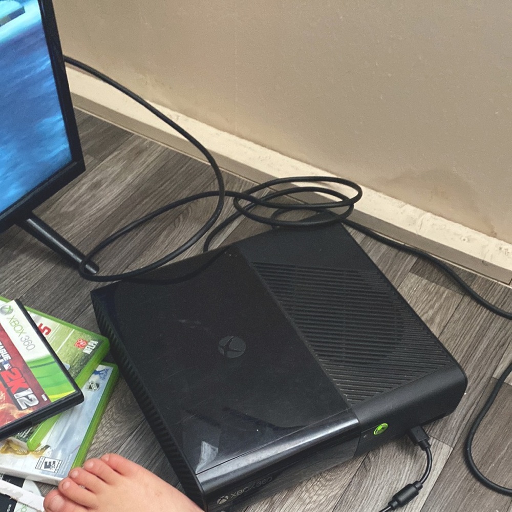 Xbox 360 x with hard drive and 14 games